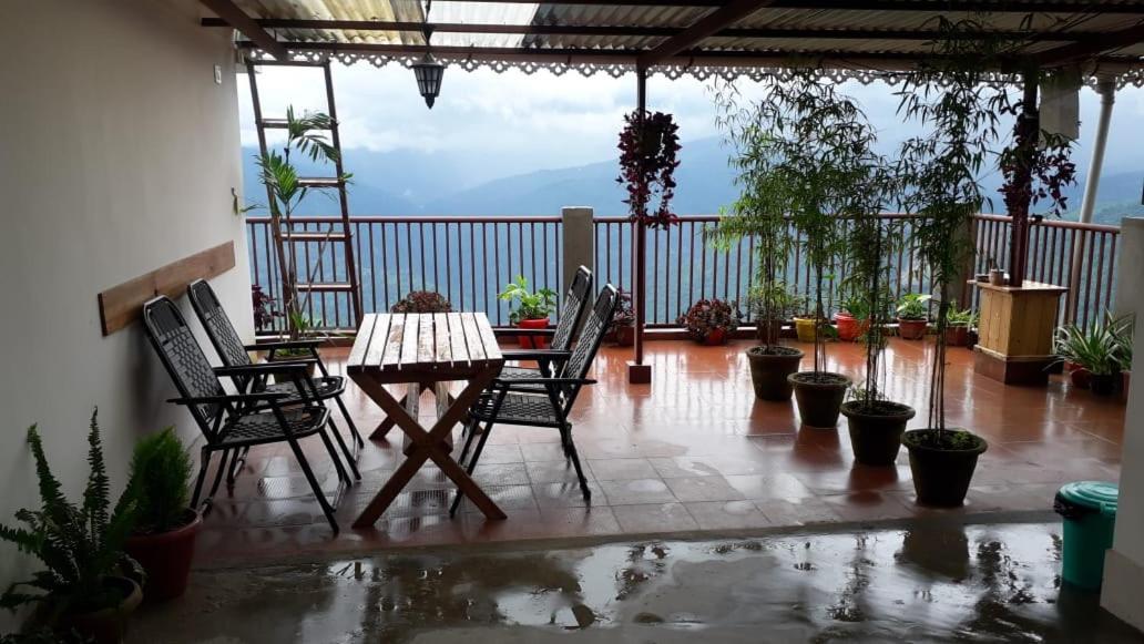 The River View Homestay Kurseong Eksteriør billede