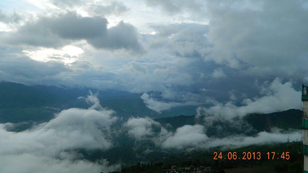 The River View Homestay Kurseong Eksteriør billede